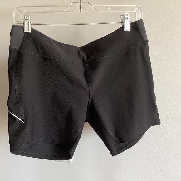 Lucy Endurance shorts - Picture 1 of 3